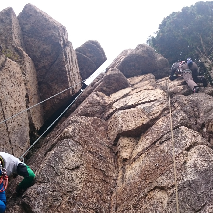六甲堡塁岩、ビスケットチムニーを登る人