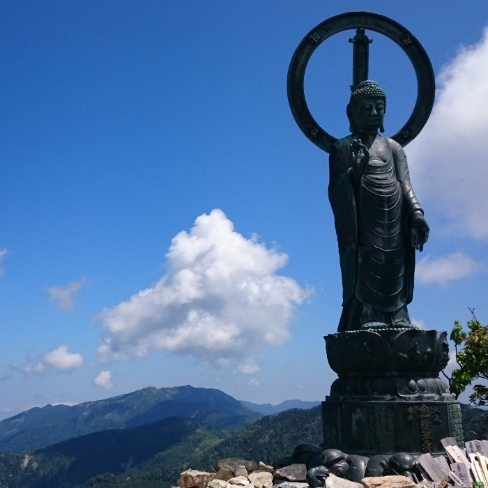 釈迦ヶ岳山頂の釈迦如来像