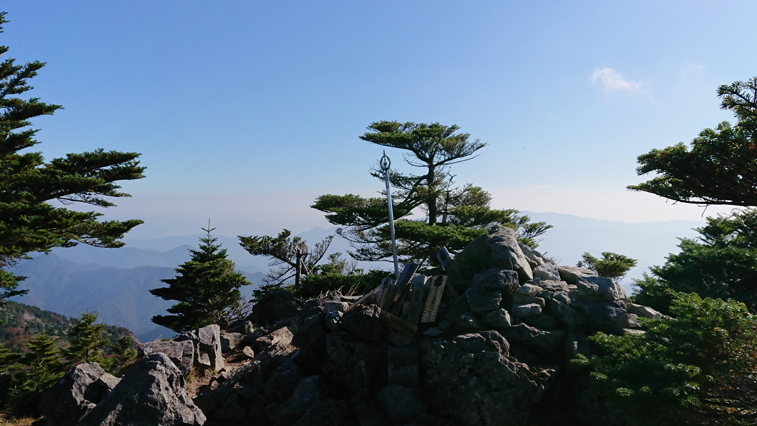 八経ヶ岳山頂部