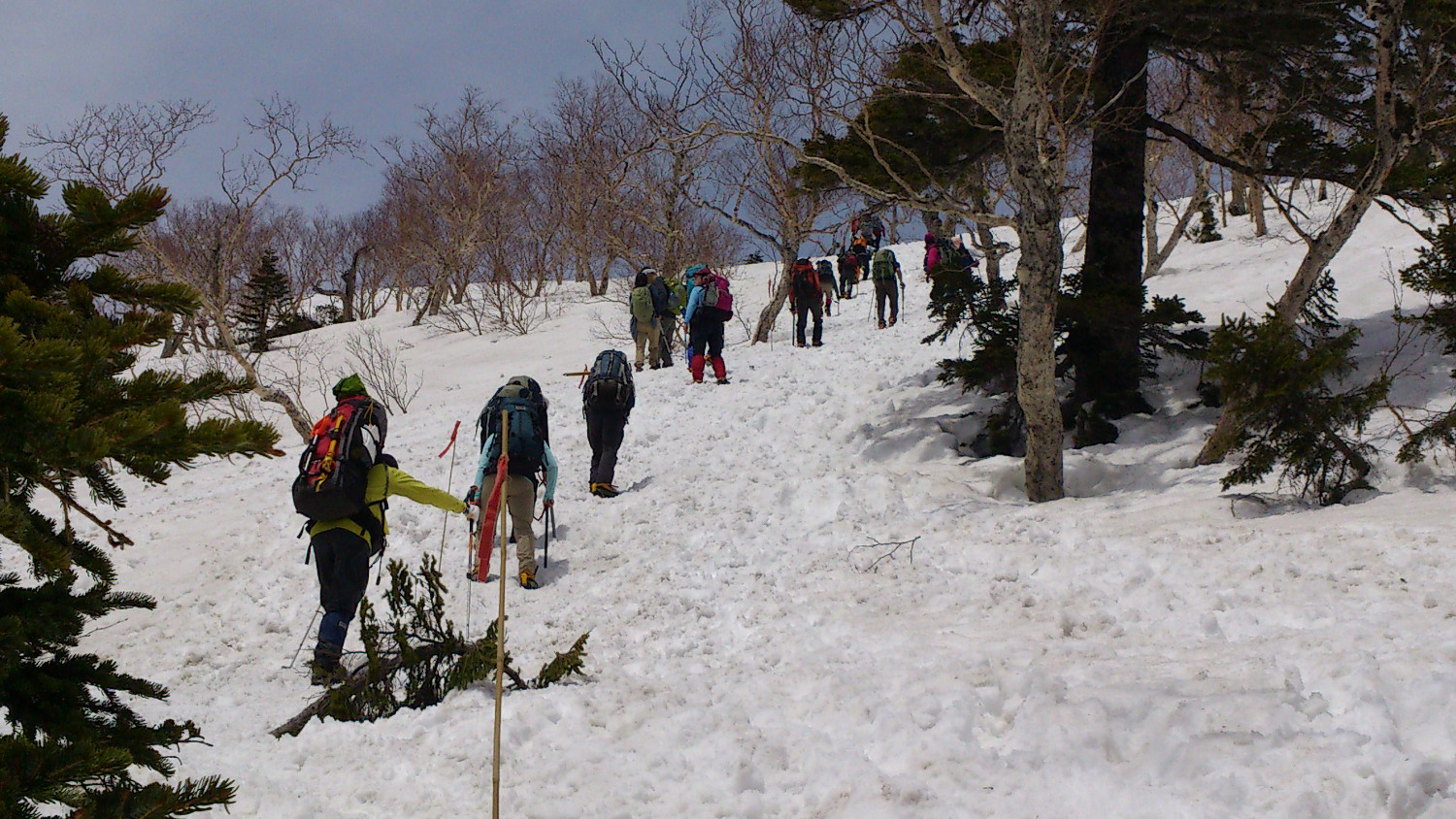 2012年4月末撮影、合戦小屋からの直登雪道